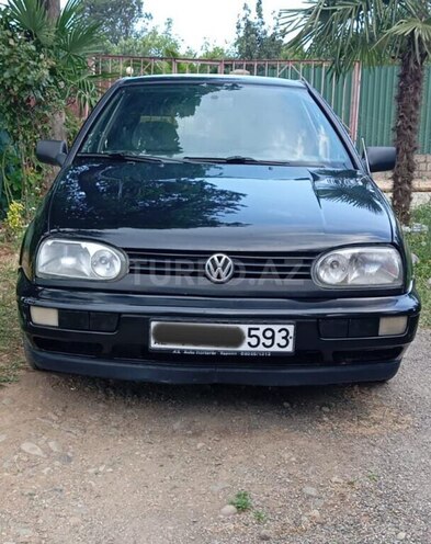 Volkswagen Golf-1
