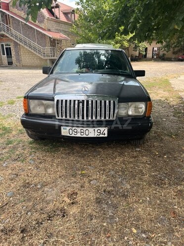 Mercedes 190-1