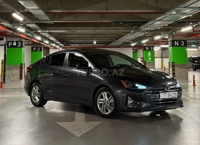 Hyundai Elantra-1