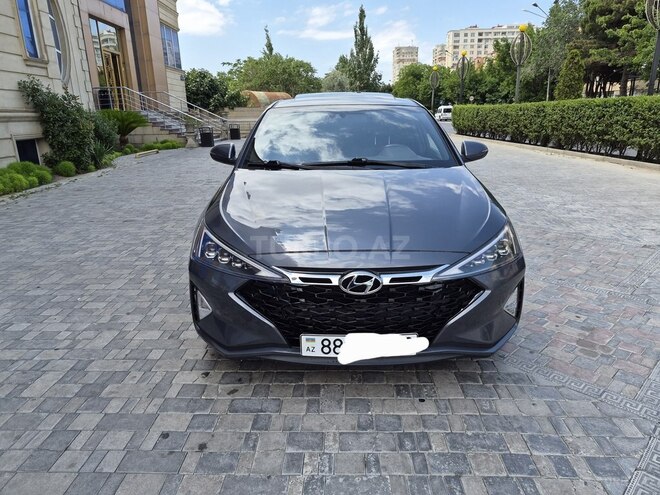 Hyundai Elantra-1