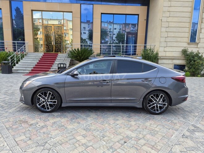 Hyundai Elantra-4