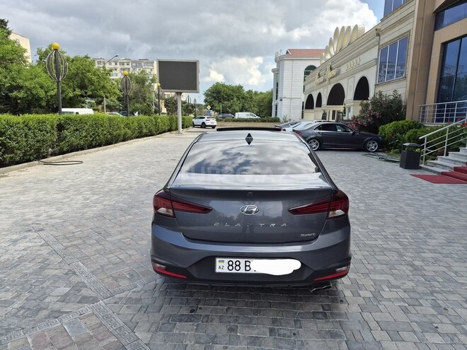 Hyundai Elantra-6