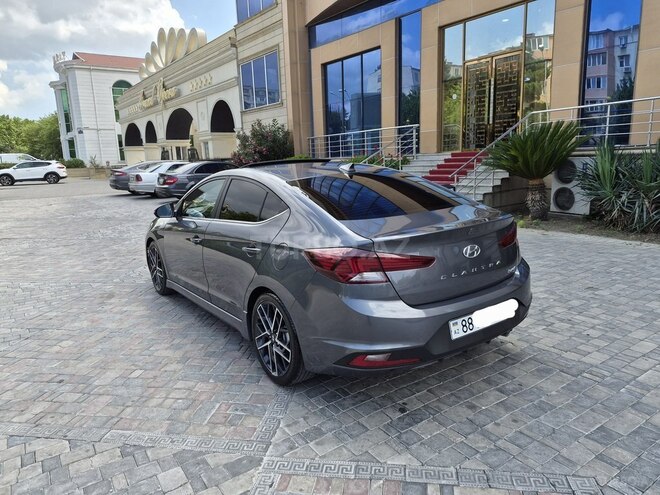 Hyundai Elantra-5