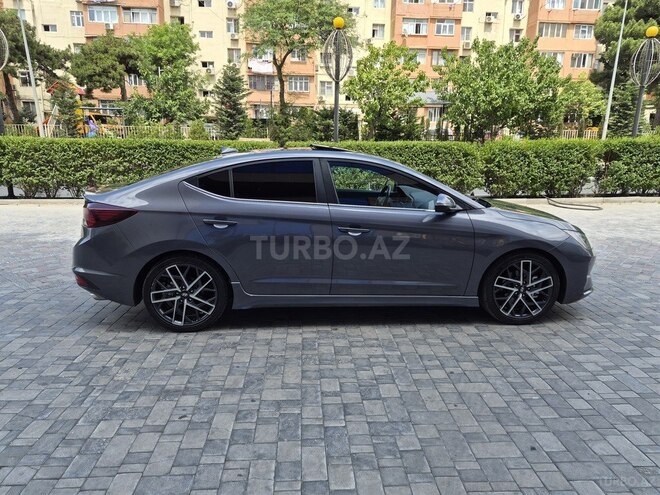 Hyundai Elantra-8