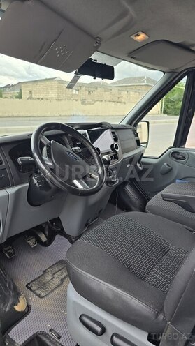 Ford Transit-6