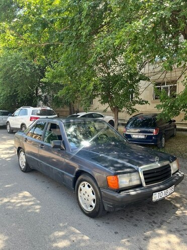 Mercedes 190-8