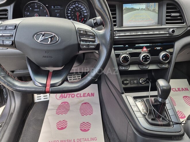 Hyundai Elantra-16
