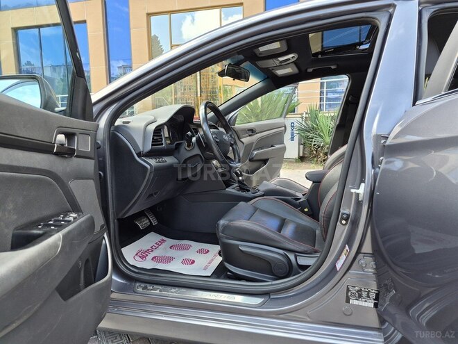Hyundai Elantra-9