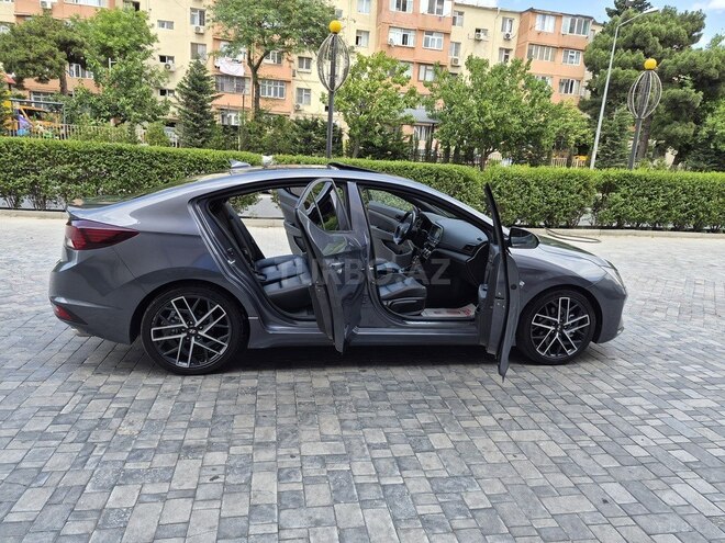 Hyundai Elantra-12