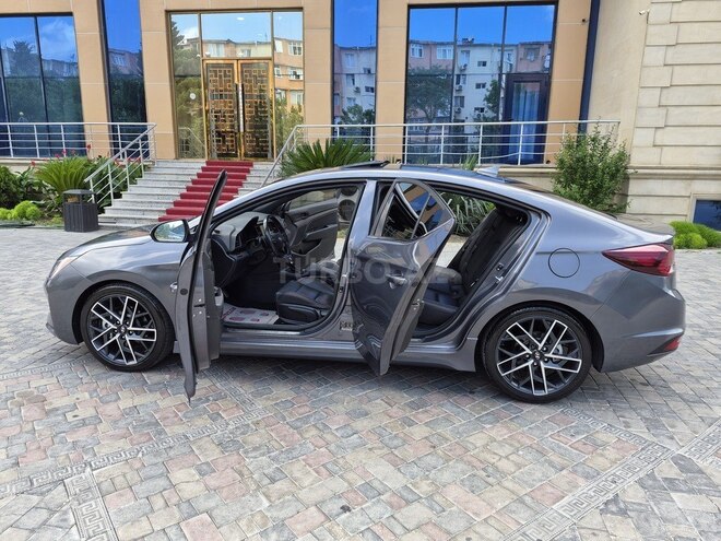 Hyundai Elantra-13