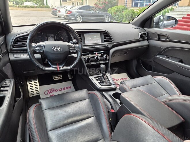 Hyundai Elantra-17