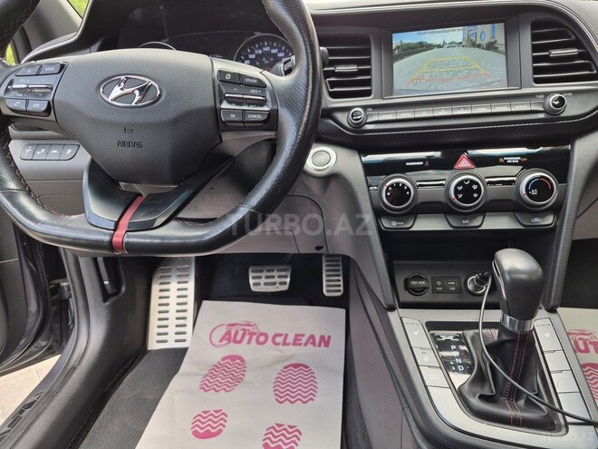 Hyundai Elantra-19