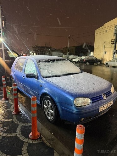 Volkswagen Golf-1