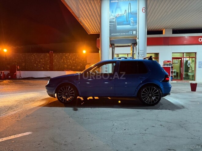 Volkswagen Golf-9