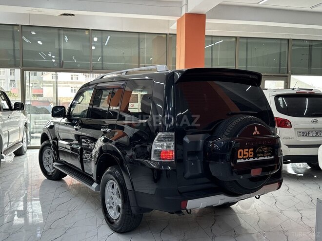 Mitsubishi Pajero-10