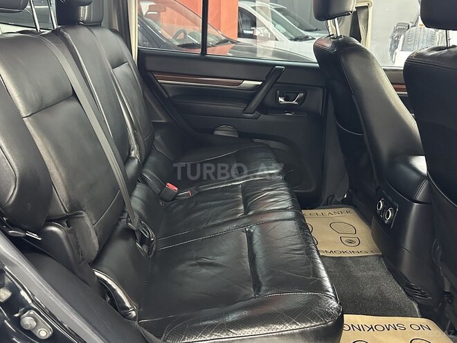 Mitsubishi Pajero-9