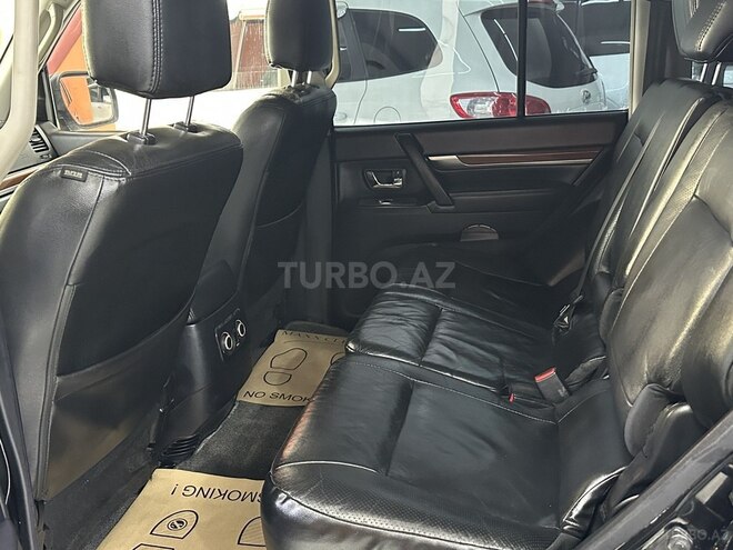 Mitsubishi Pajero-8