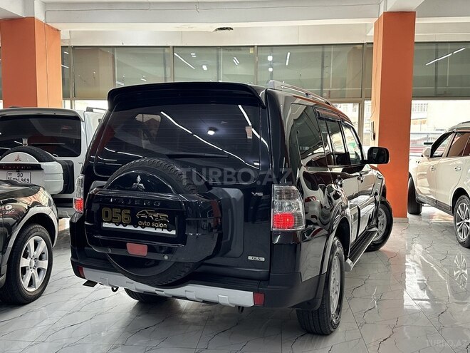 Mitsubishi Pajero-7