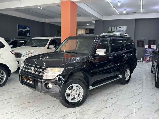 Mitsubishi Pajero-6