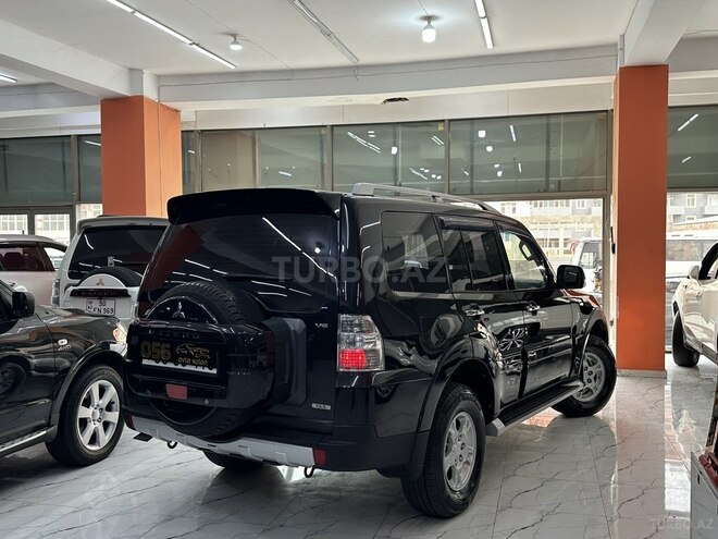 Mitsubishi Pajero-5