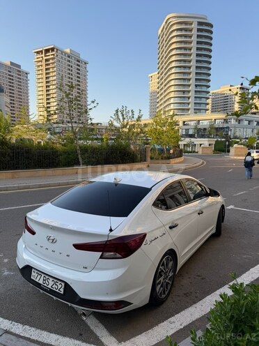 Hyundai Elantra-3