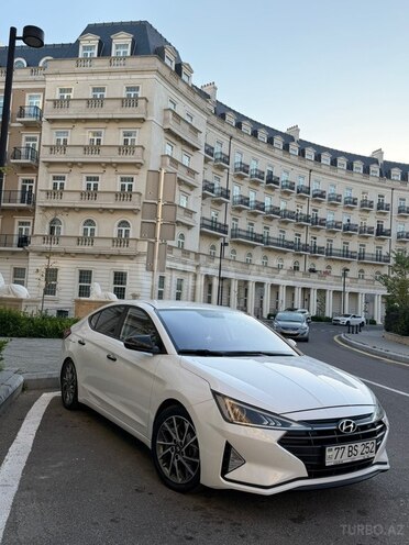 Hyundai Elantra-2