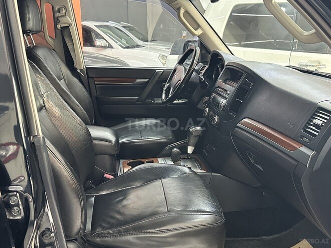 Mitsubishi Pajero-11