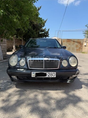 Mercedes E 280-1