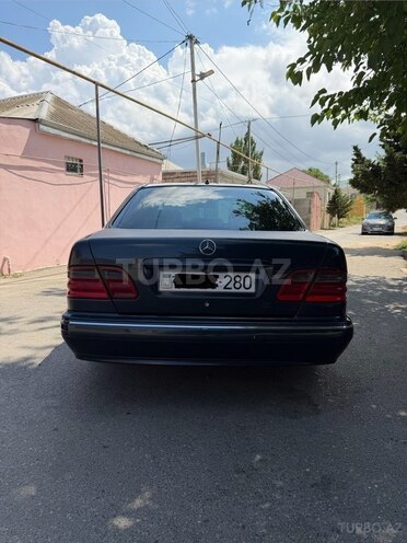 Mercedes E 280-2