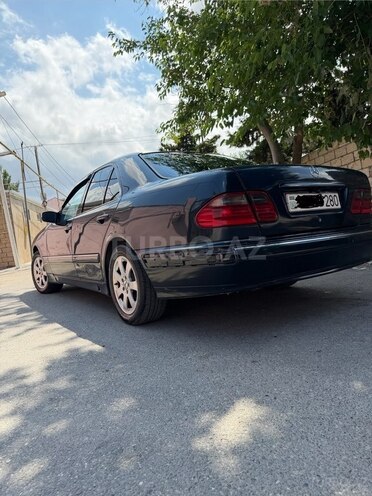 Mercedes E 280-4