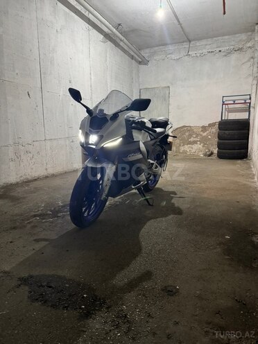 Yamaha R15M-5