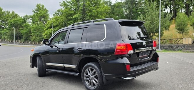 Toyota Land Cruiser-9