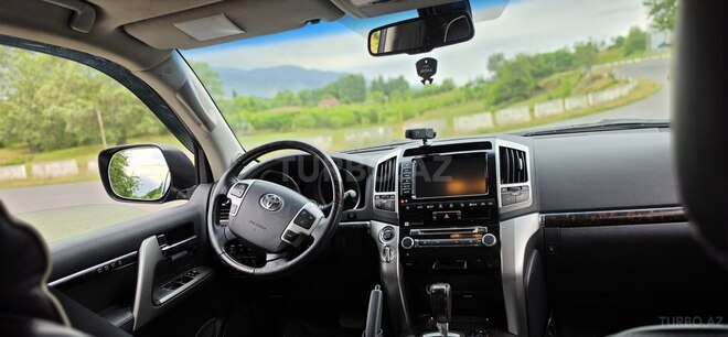 Toyota Land Cruiser-13