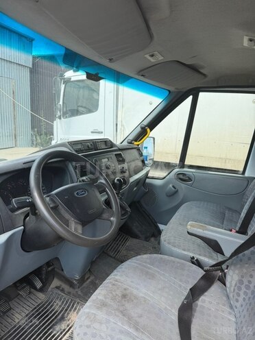 Ford Transit-5