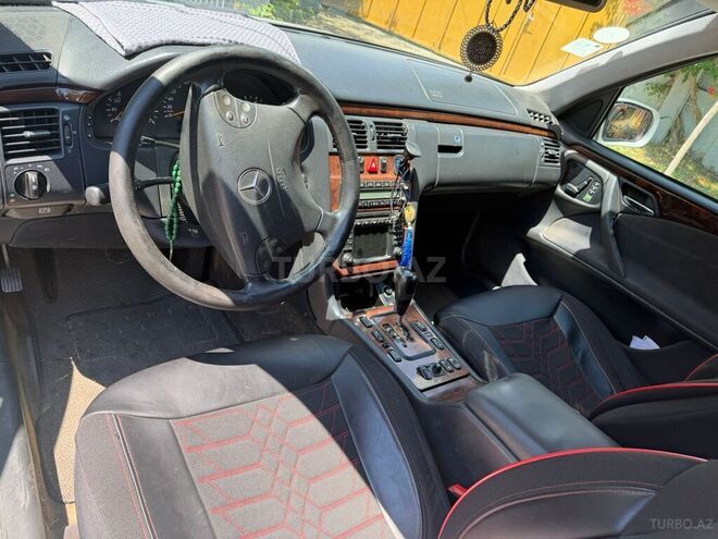 Mercedes E 240-3