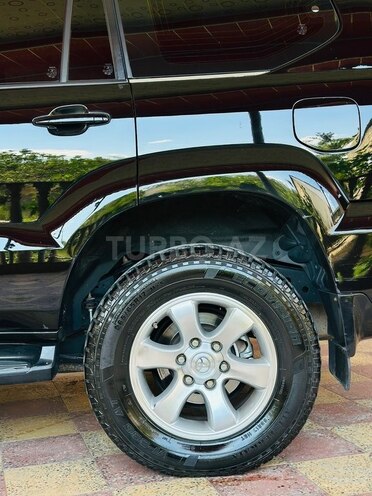 Toyota Land Cruiser Prado-8