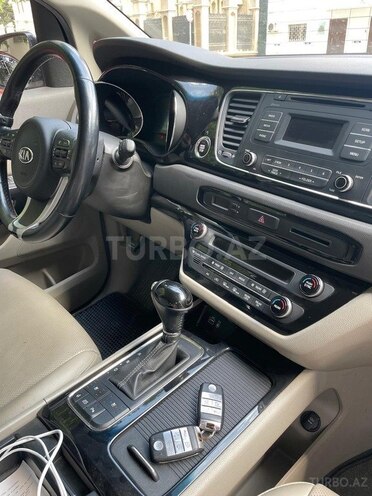 Kia Carnival-7