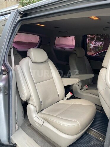 Kia Carnival-9
