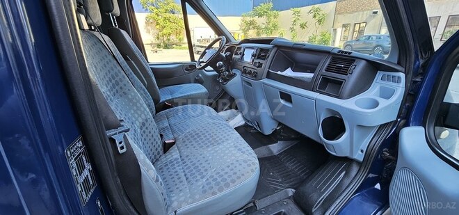 Ford Transit-11