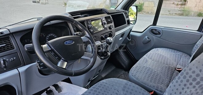 Ford Transit-10