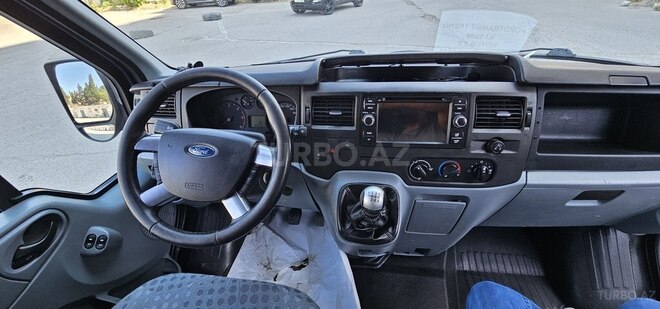 Ford Transit-9