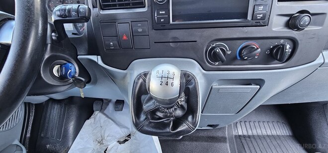 Ford Transit-12