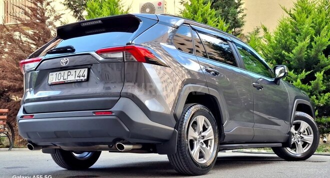 Toyota RAV4-11