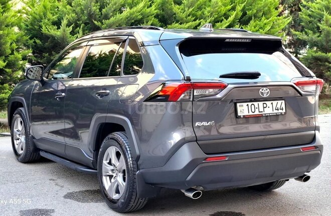 Toyota RAV4-8