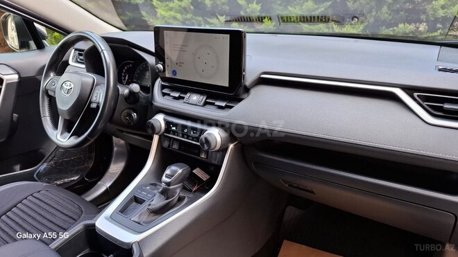 Toyota RAV4-17