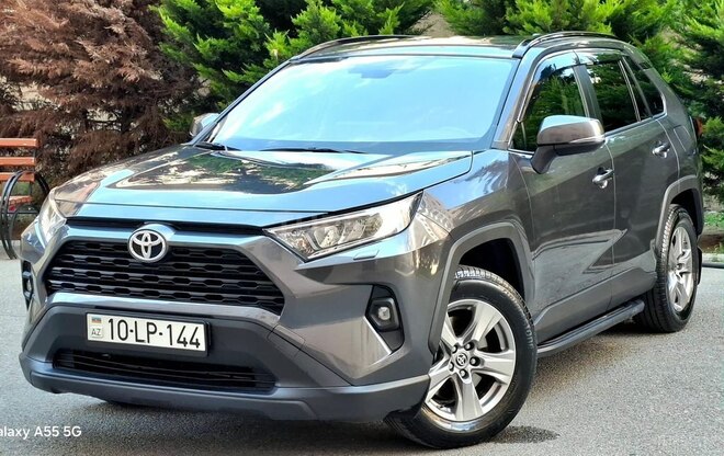 Toyota RAV4-1