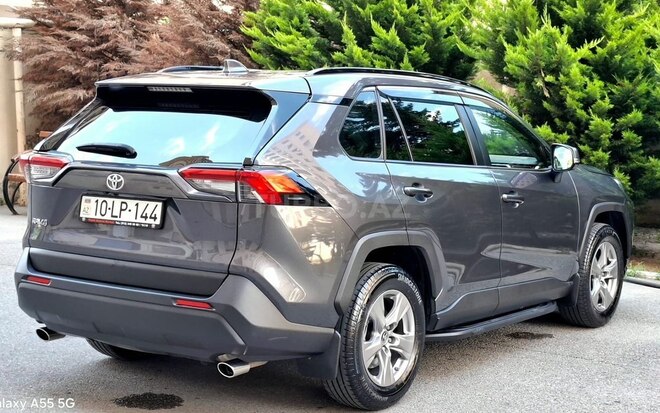 Toyota RAV4-9