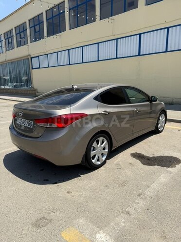 Hyundai Elantra-7