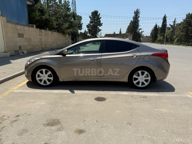 Hyundai Elantra-4