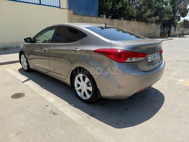 Hyundai Elantra-6
